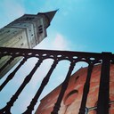 La libertà di un cielo azzurro tra il campanile di San Marco e la facciata del Duomo Foto di Clelia Dell'Agnolo  (29/12/2022)