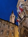 Il Municipio illuminato dalle luci della sera Foto di Gary Ograjsek @joseppe_o (31/01/2023)