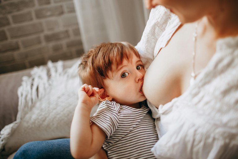 Mamma che allatta